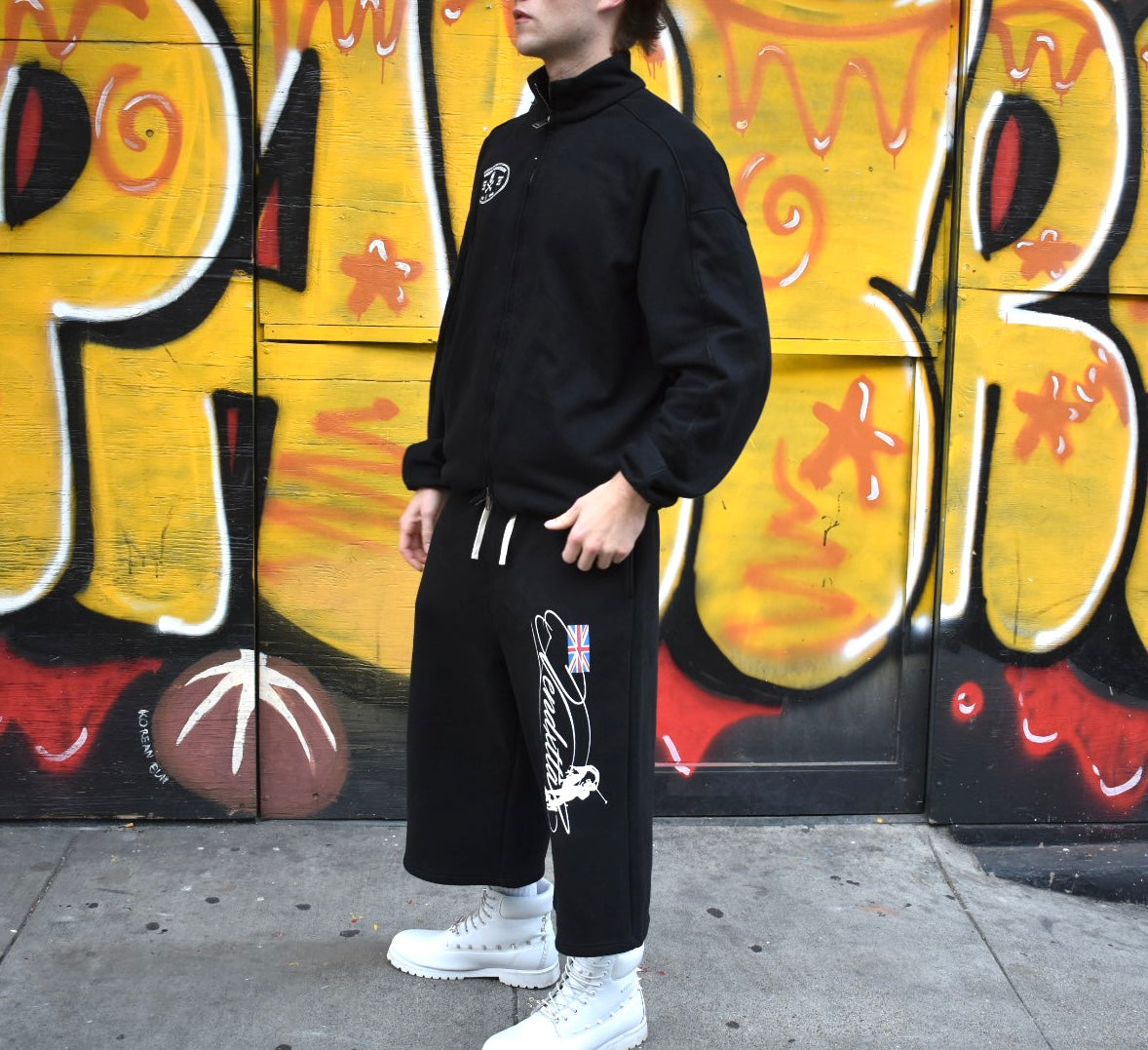 Hidden Division Capri Sweatshorts - Black